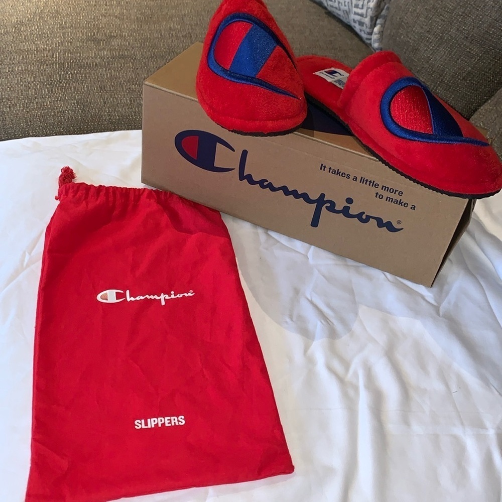 BNWT Unisex Slippers by Champion ..Embroidered
